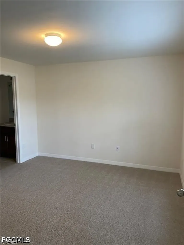 2213 NE 33rd Street Cape Coral FL 33909