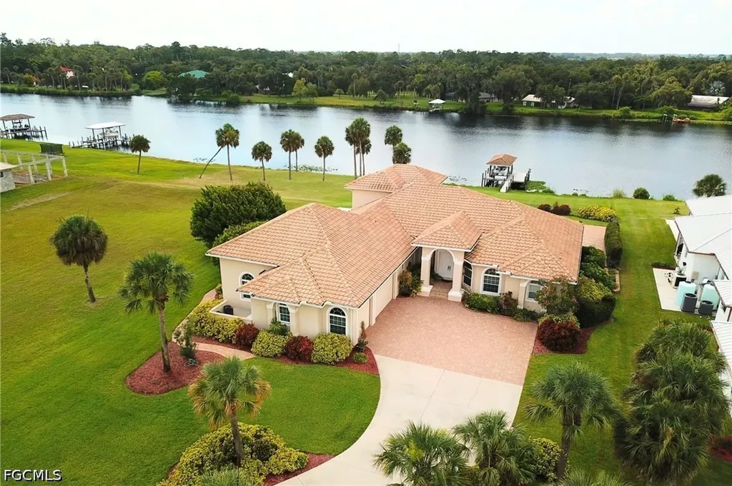 2504 Caloosa Shores Drive Labelle FL 33935