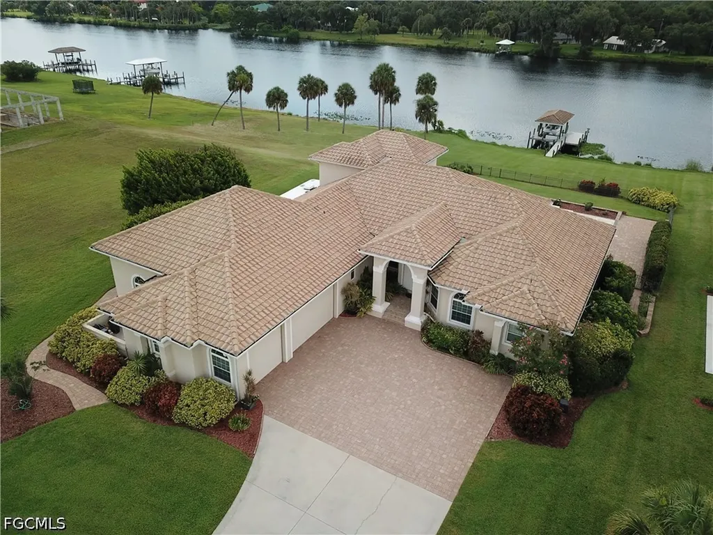 2504 Caloosa Shores Drive Labelle FL 33935