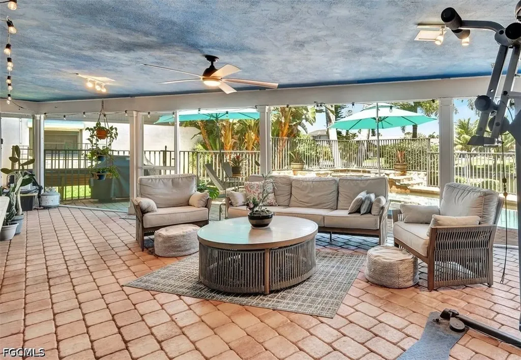 703 SE 33rd Terrace Cape Coral FL 33904