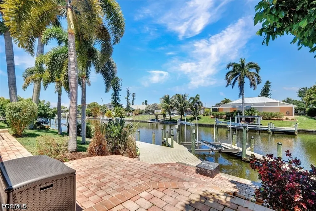 703 SE 33rd Terrace Cape Coral FL 33904