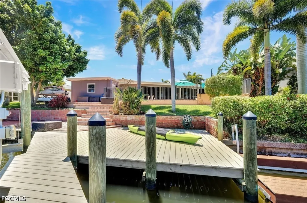 703 SE 33rd Terrace Cape Coral FL 33904