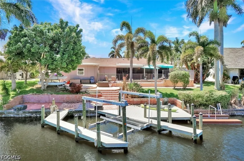 703 SE 33rd Terrace Cape Coral FL 33904