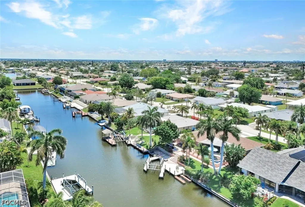 703 SE 33rd Terrace Cape Coral FL 33904