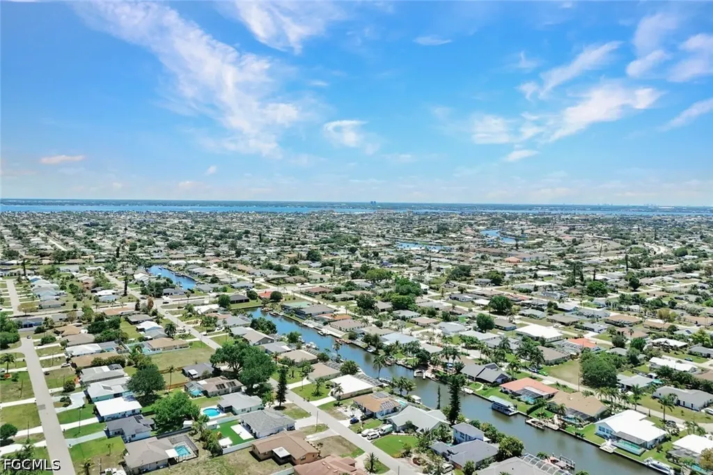 703 SE 33rd Terrace Cape Coral FL 33904