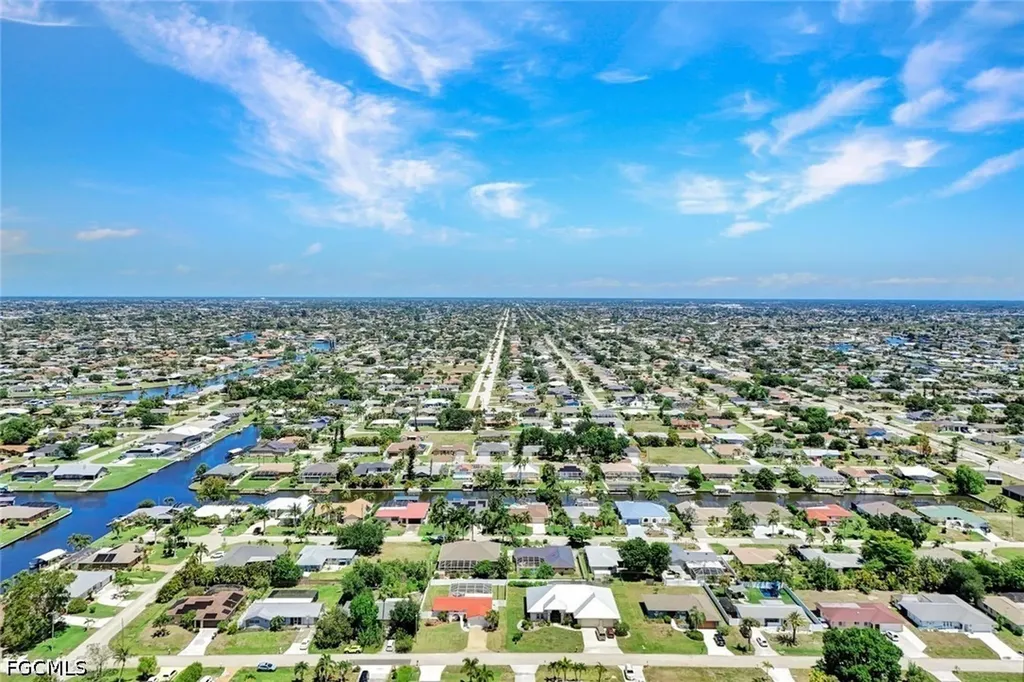 703 SE 33rd Terrace Cape Coral FL 33904