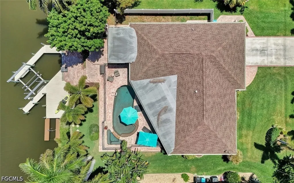 703 SE 33rd Terrace Cape Coral FL 33904