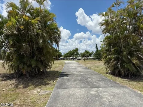 19279 Arrowhead Lane North Fort Myers FL 33903