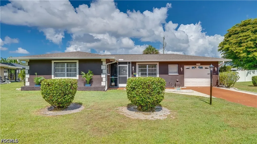 3520 SE 3rd Place Cape Coral FL 33904