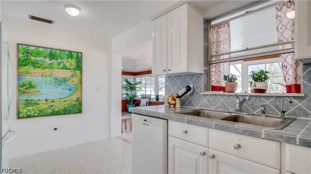 3520 SE 3rd Place Cape Coral FL 33904