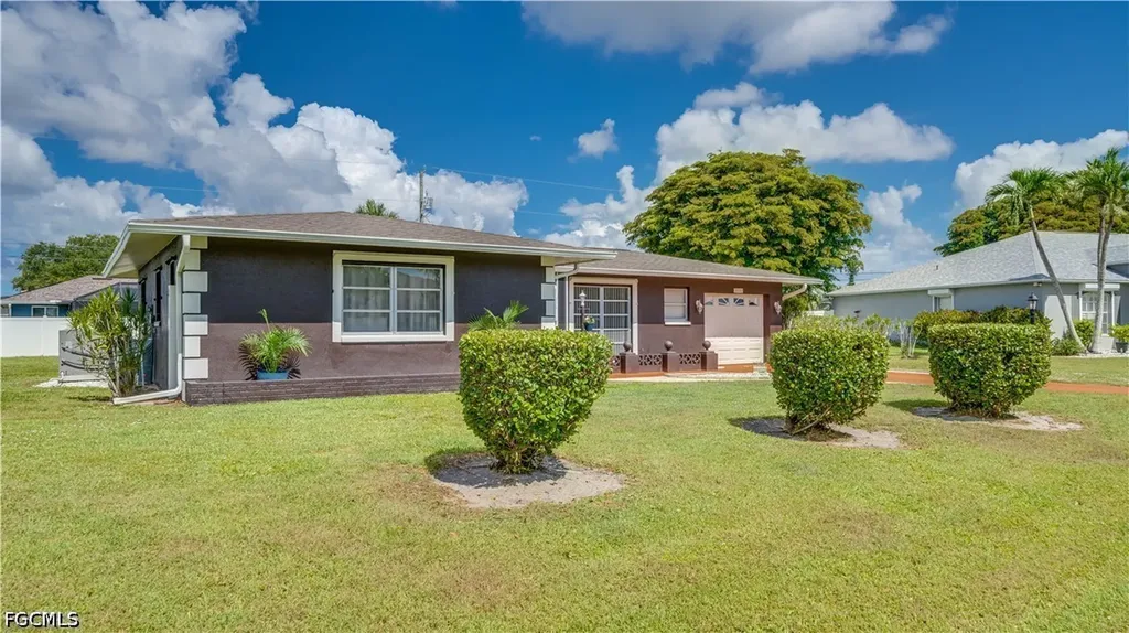 3520 SE 3rd Place Cape Coral FL 33904