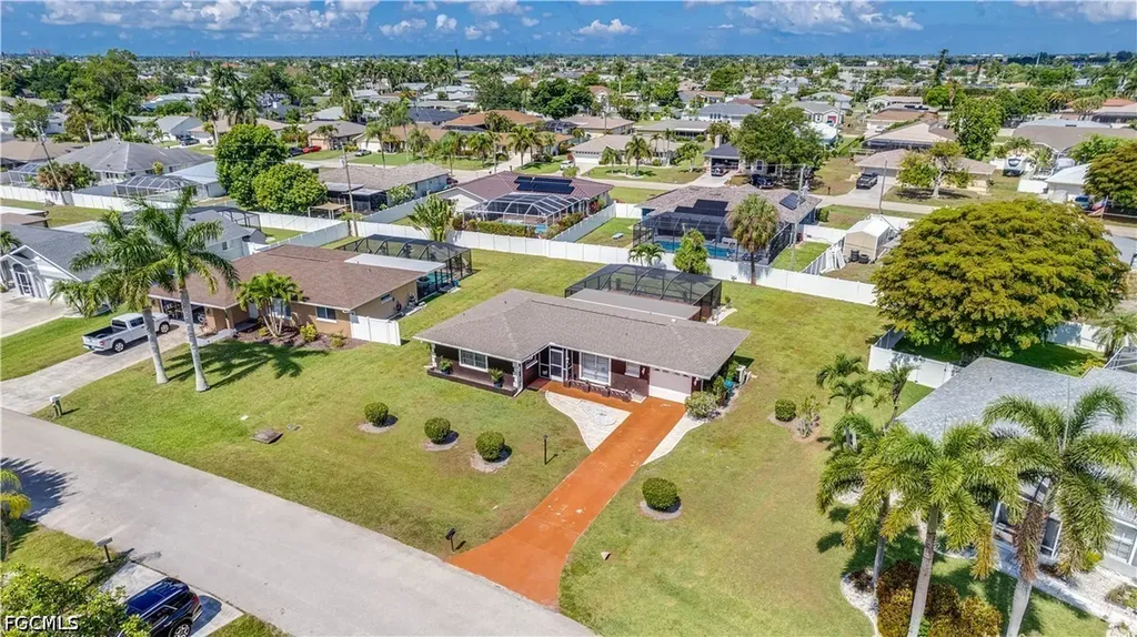 3520 SE 3rd Place Cape Coral FL 33904
