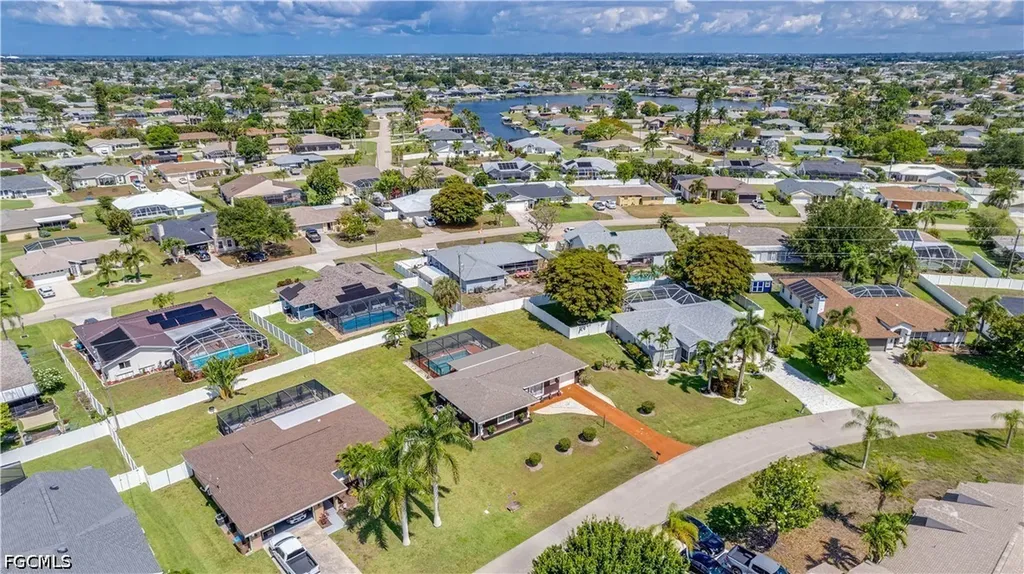 3520 SE 3rd Place Cape Coral FL 33904