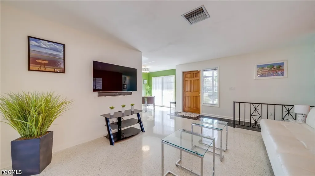 3520 SE 3rd Place Cape Coral FL 33904