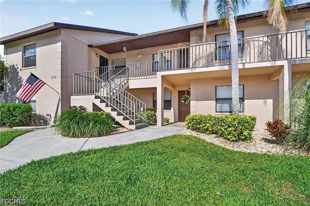 5735 Foxlake Drive North Fort Myers FL 33917