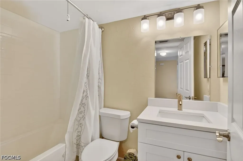 5735 Foxlake Drive North Fort Myers FL 33917