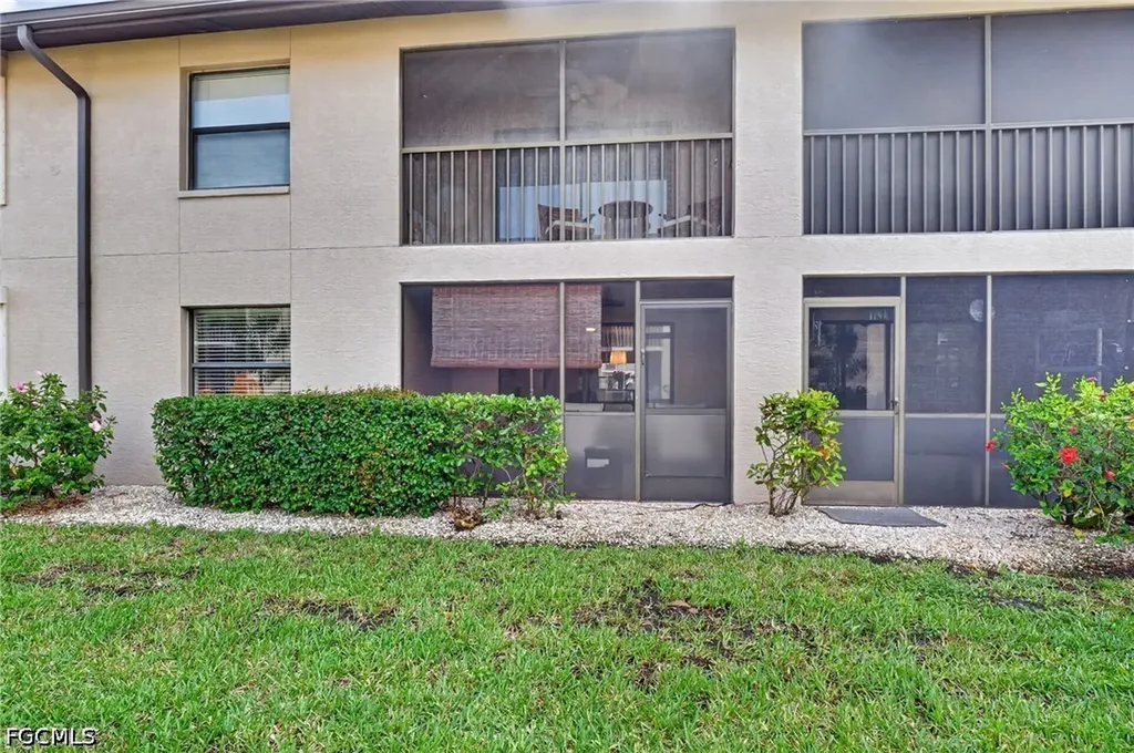 5735 Foxlake Drive North Fort Myers FL 33917