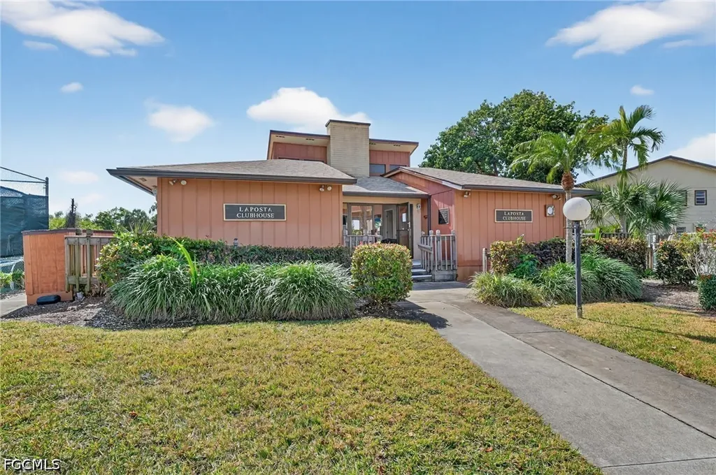 5735 Foxlake Drive North Fort Myers FL 33917