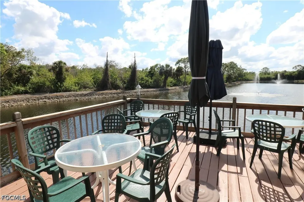 5735 Foxlake Drive North Fort Myers FL 33917