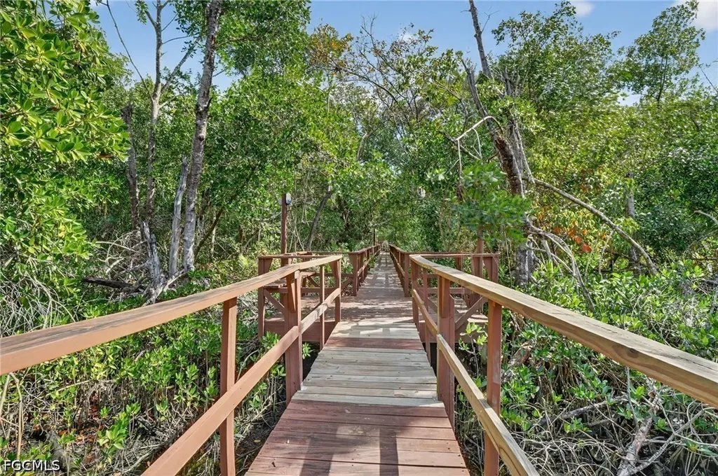 5735 Foxlake Drive North Fort Myers FL 33917