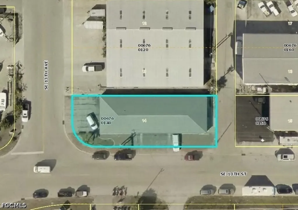 927 SE 13th Avenue Cape Coral FL 33990