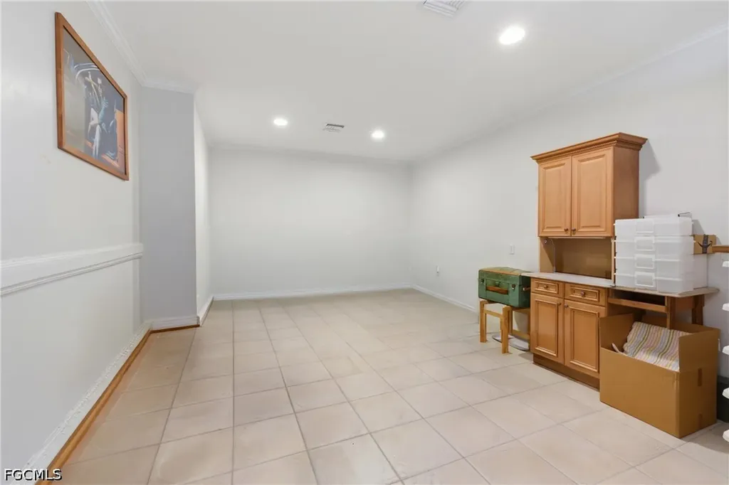927 SE 13th Avenue Cape Coral FL 33990