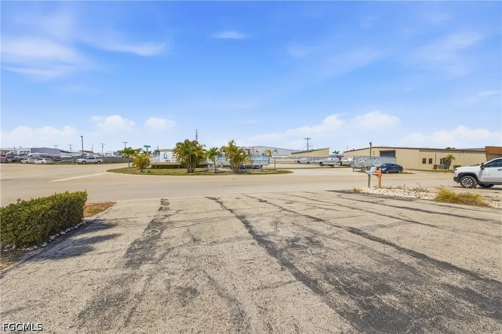 927 SE 13th Avenue Cape Coral FL 33990