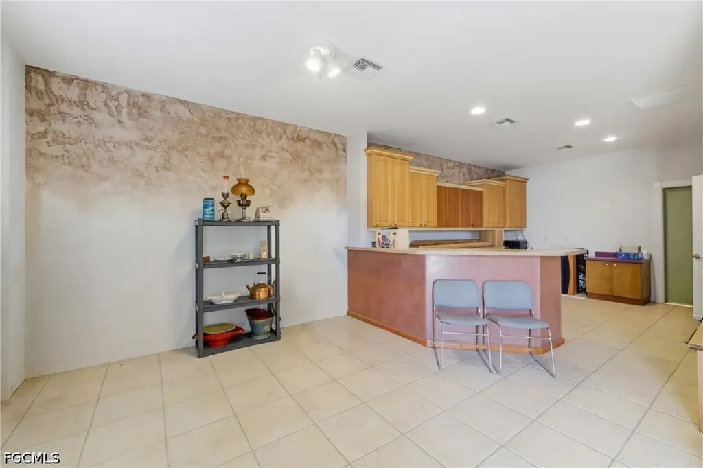 927 SE 13th Avenue Cape Coral FL 33990