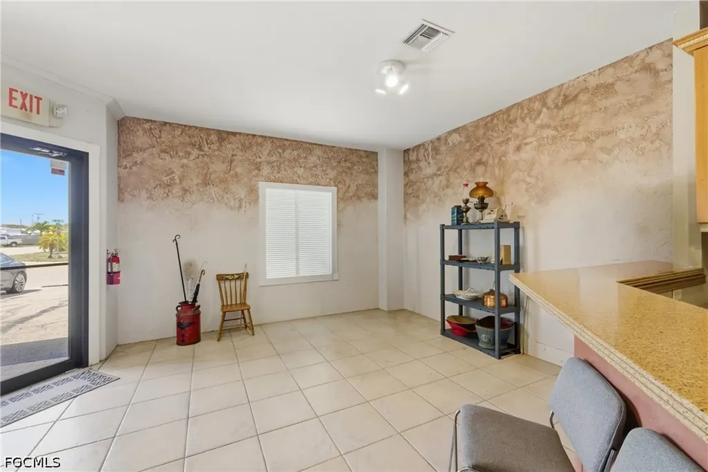 927 SE 13th Avenue Cape Coral FL 33990
