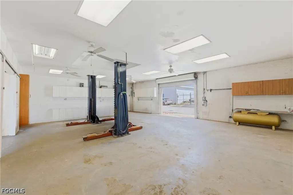 927 SE 13th Avenue Cape Coral FL 33990