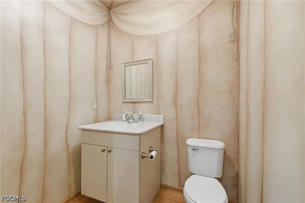 927 SE 13th Avenue Cape Coral FL 33990