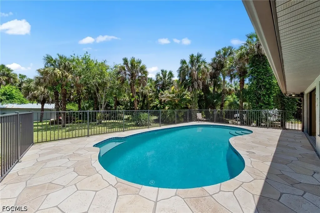 1090 13th Street SW Naples FL 34117