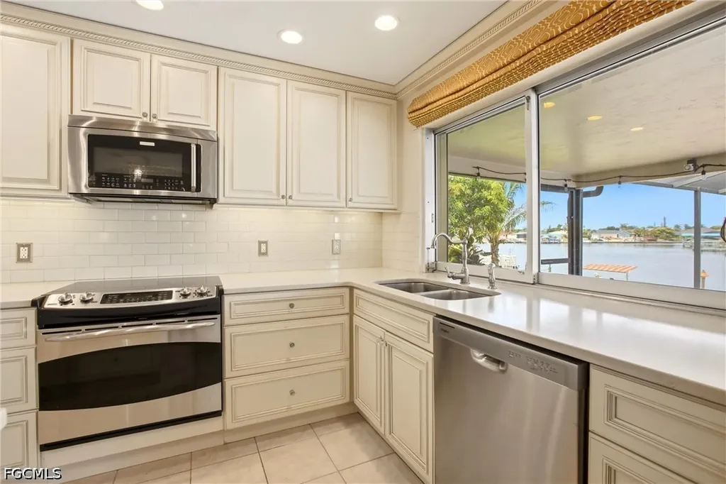 1141 SE 28th Terrace Cape Coral FL 33904