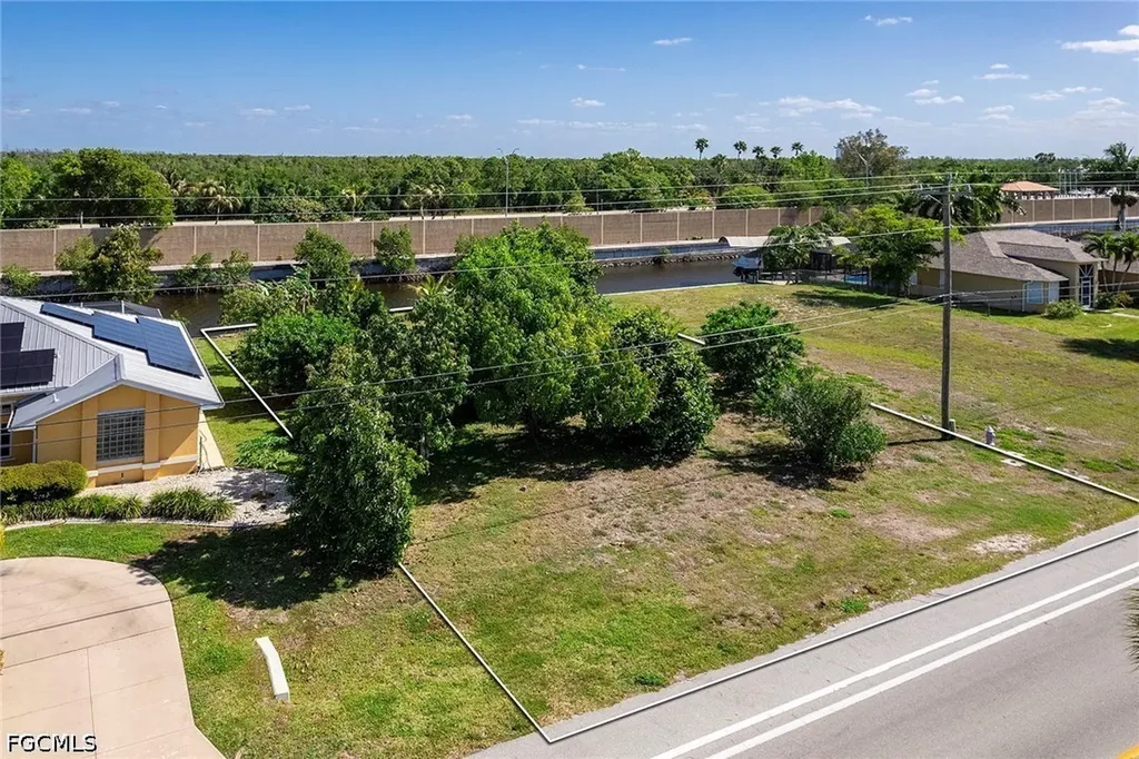 2411 Everest Parkway Cape Coral FL 33904