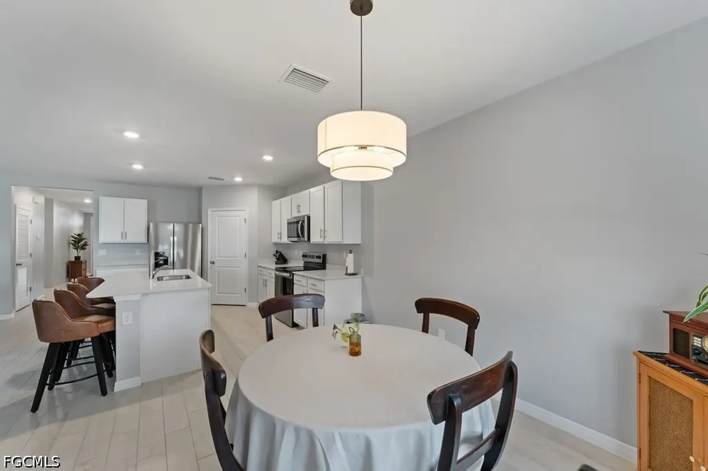 2721 SW 11th Court Cape Coral FL 33914