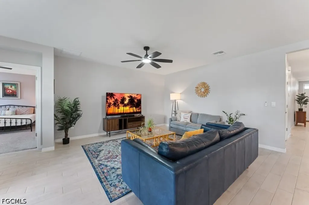2721 SW 11th Court Cape Coral FL 33914