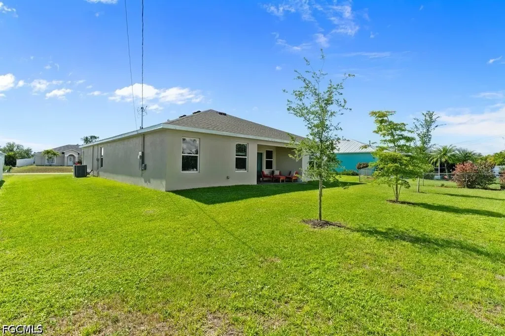 2721 SW 11th Court Cape Coral FL 33914