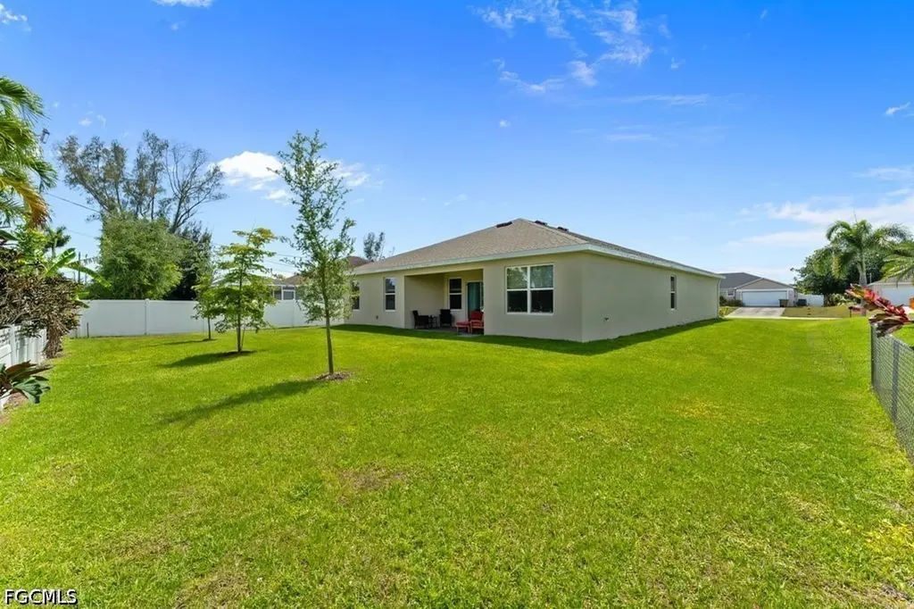 2721 SW 11th Court Cape Coral FL 33914