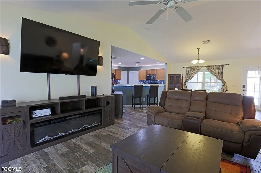 3016 SW 23rd Avenue Cape Coral FL 33914