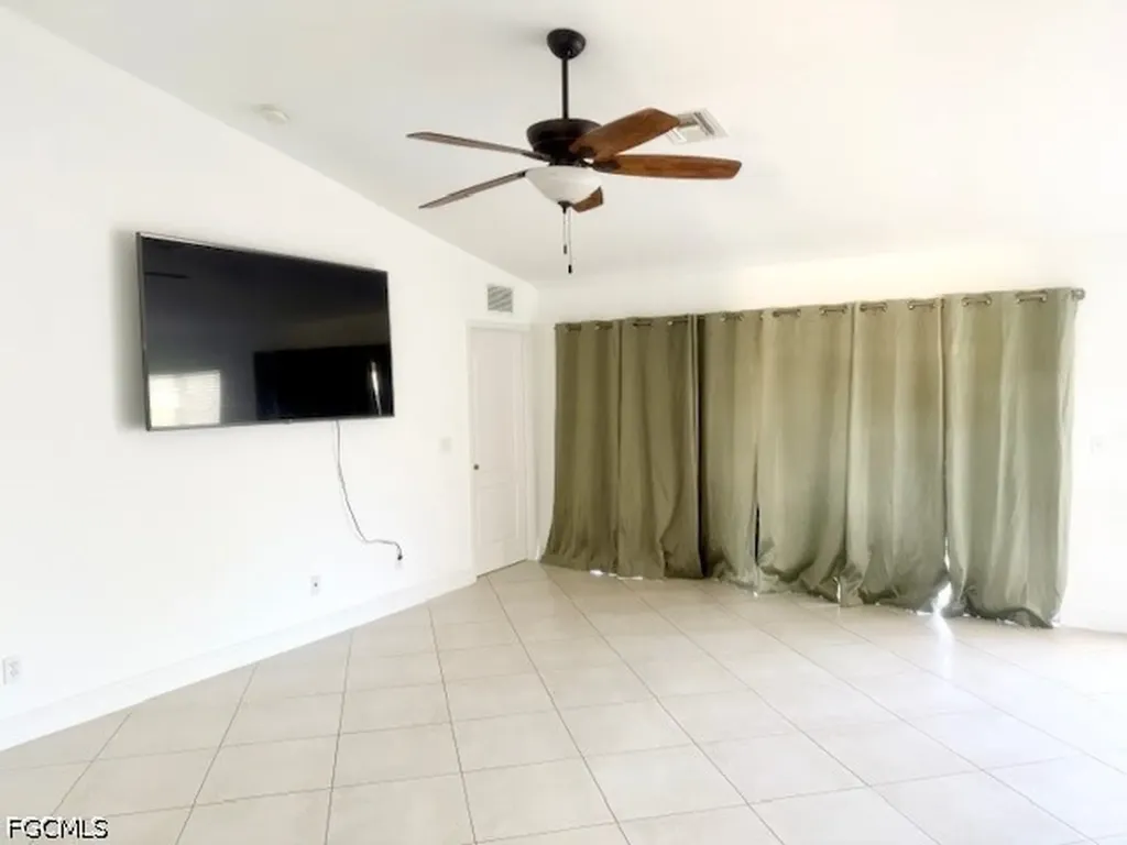2833 NW 6th Place Cape Coral FL 33993
