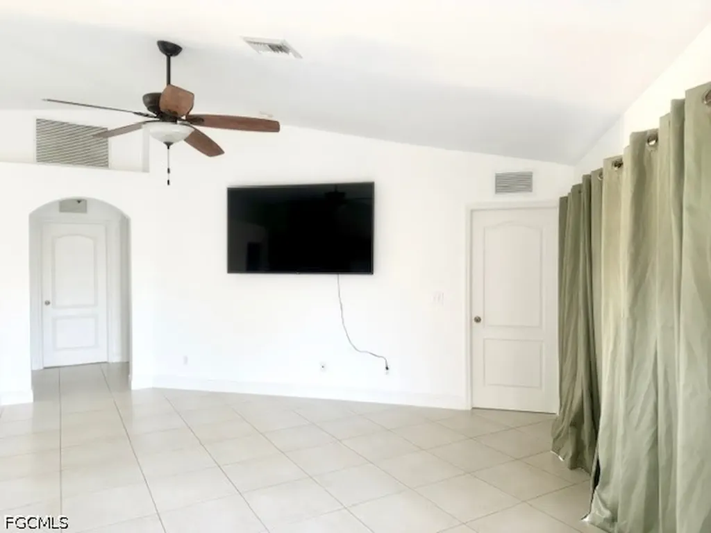 2833 NW 6th Place Cape Coral FL 33993