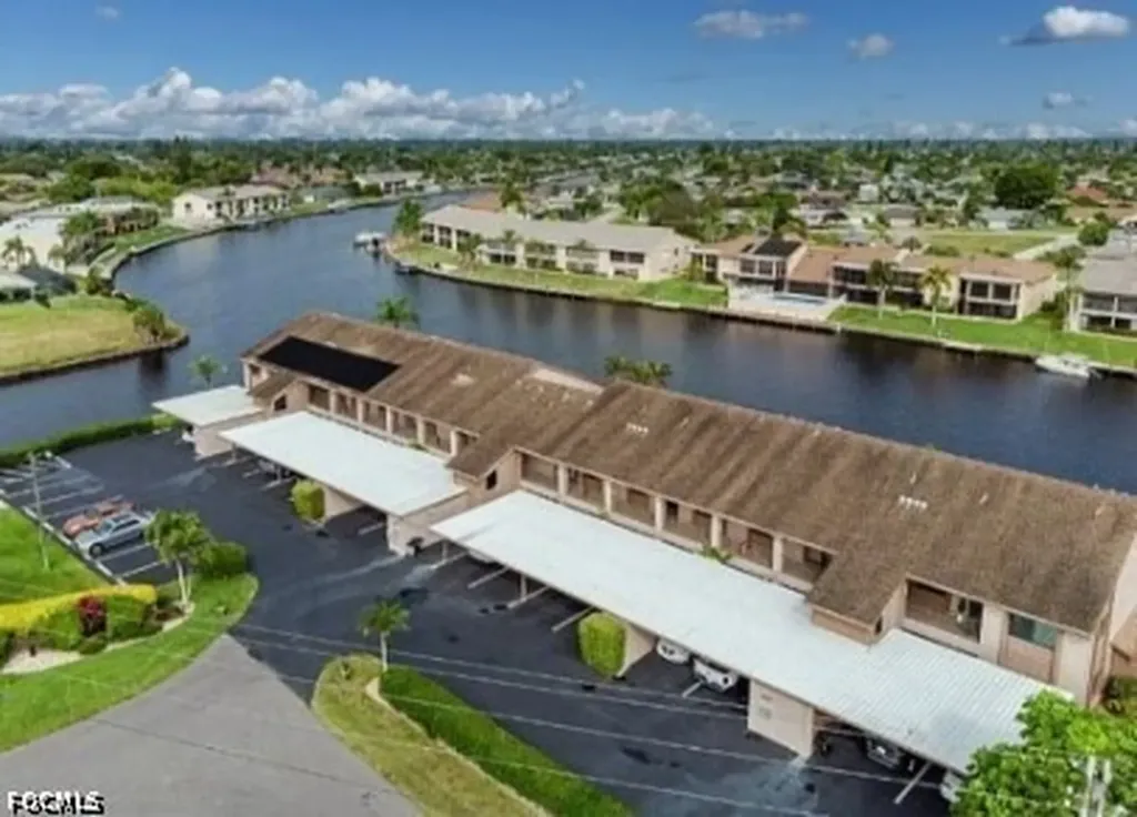 3813 SE 11th Place Cape Coral FL 33904