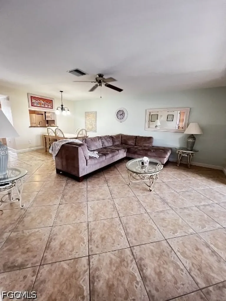3813 SE 11th Place Cape Coral FL 33904