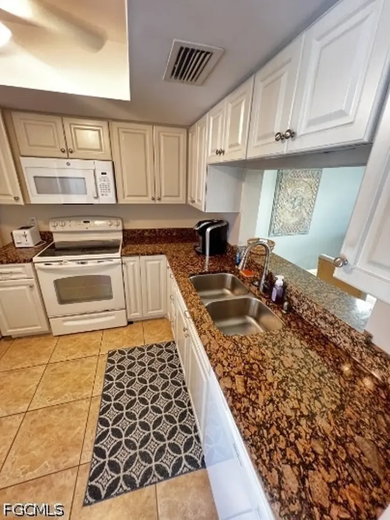 3813 SE 11th Place Cape Coral FL 33904