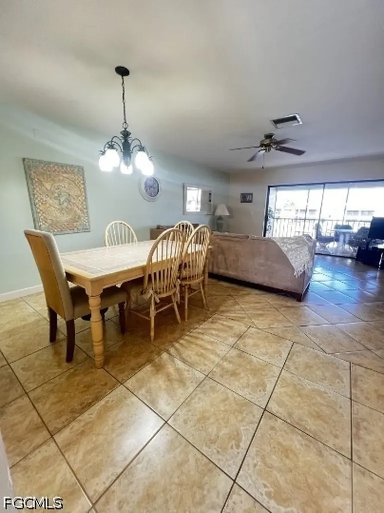 3813 SE 11th Place Cape Coral FL 33904