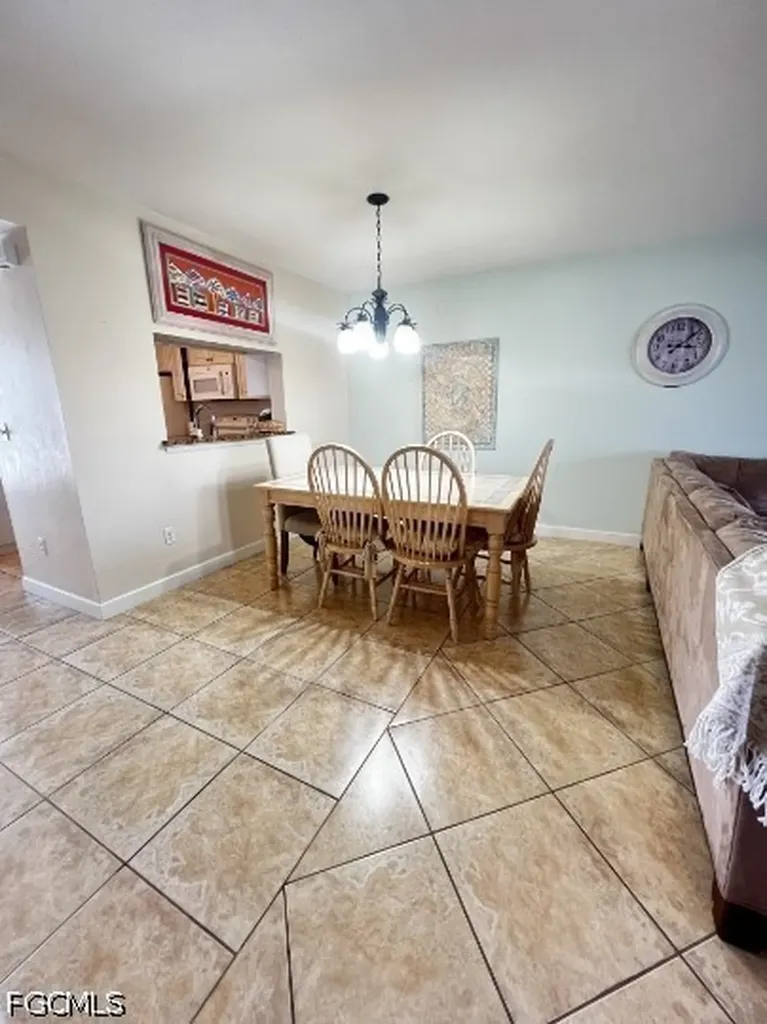 3813 SE 11th Place Cape Coral FL 33904