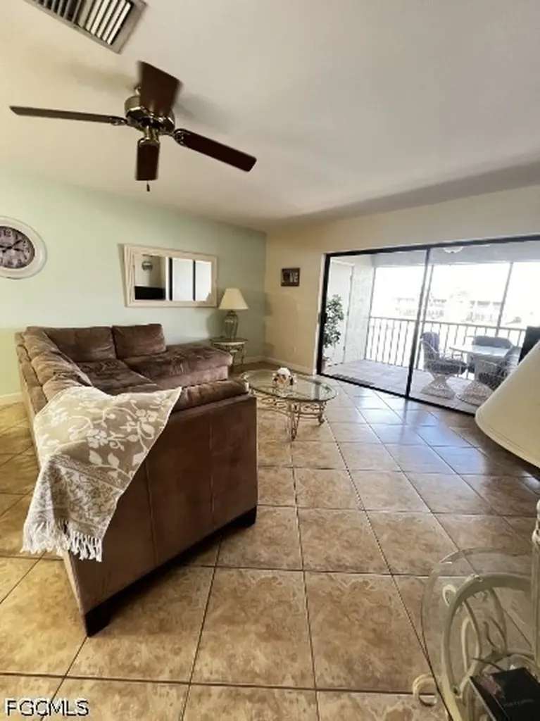 3813 SE 11th Place Cape Coral FL 33904