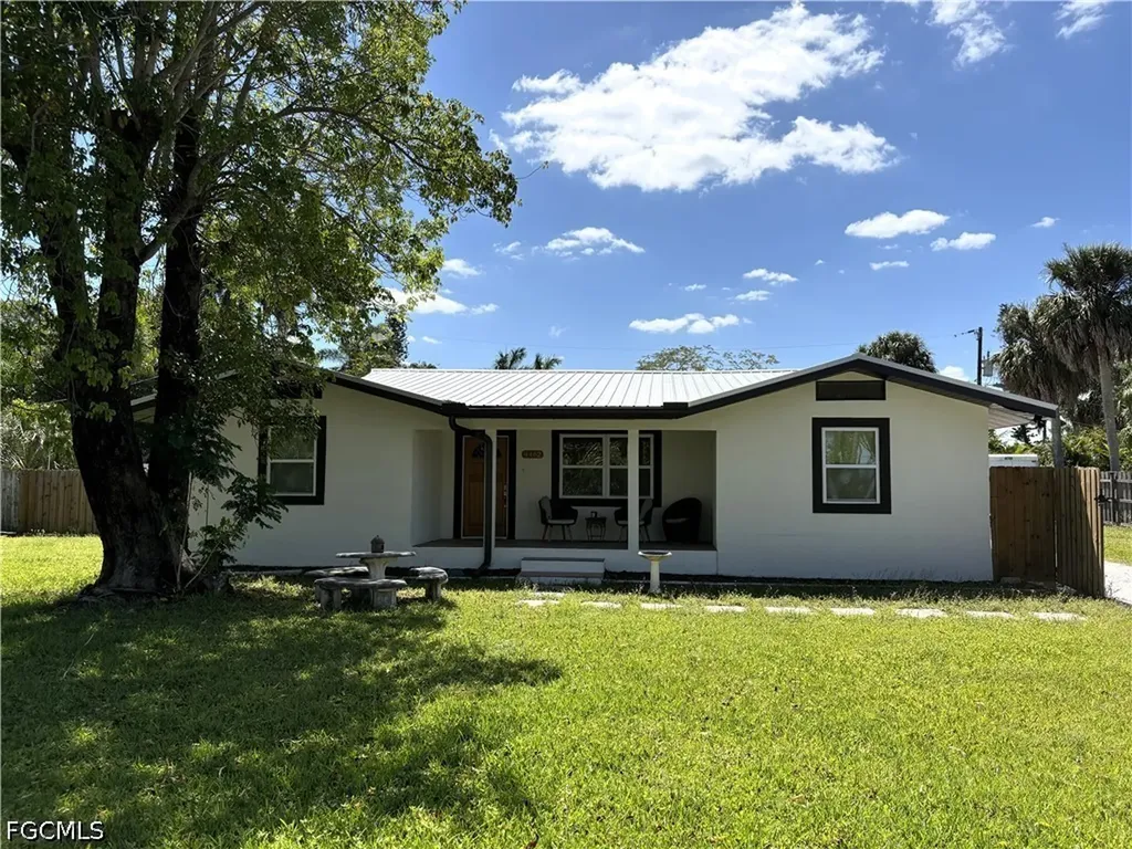 4462 E Riverside Drive Fort Myers FL 33905