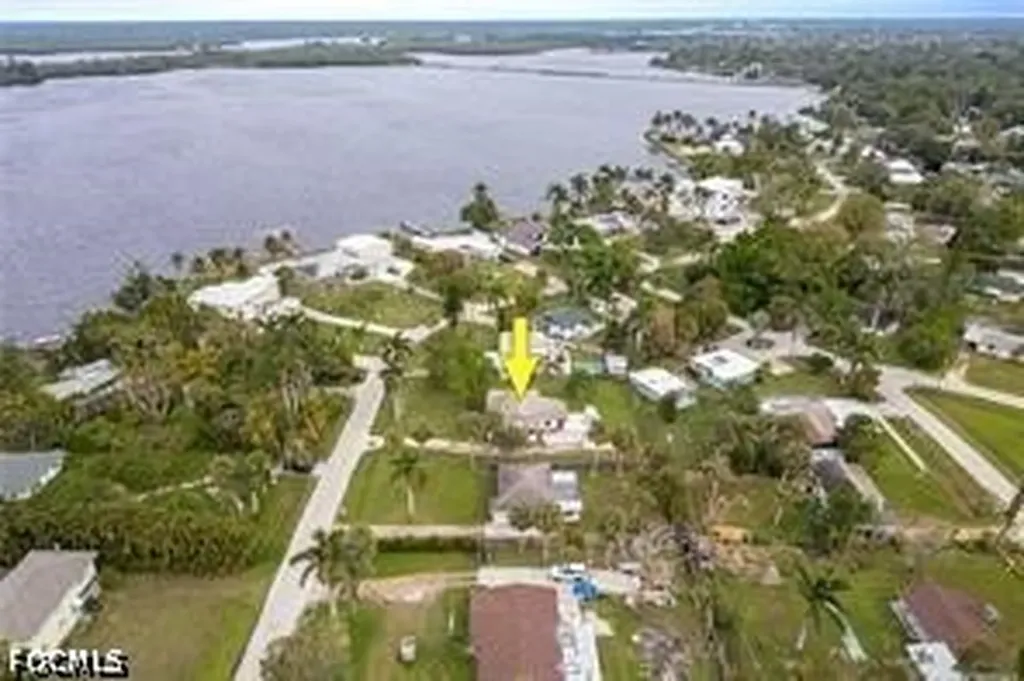 4462 E Riverside Drive Fort Myers FL 33905