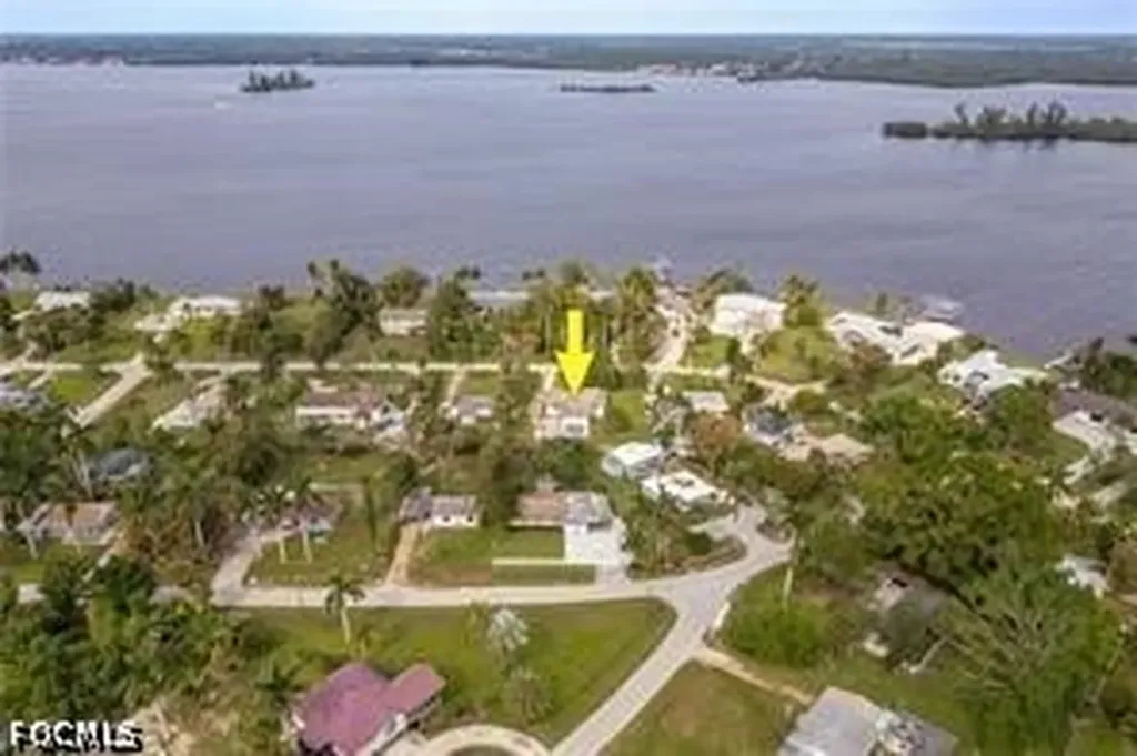 4462 E Riverside Drive Fort Myers FL 33905